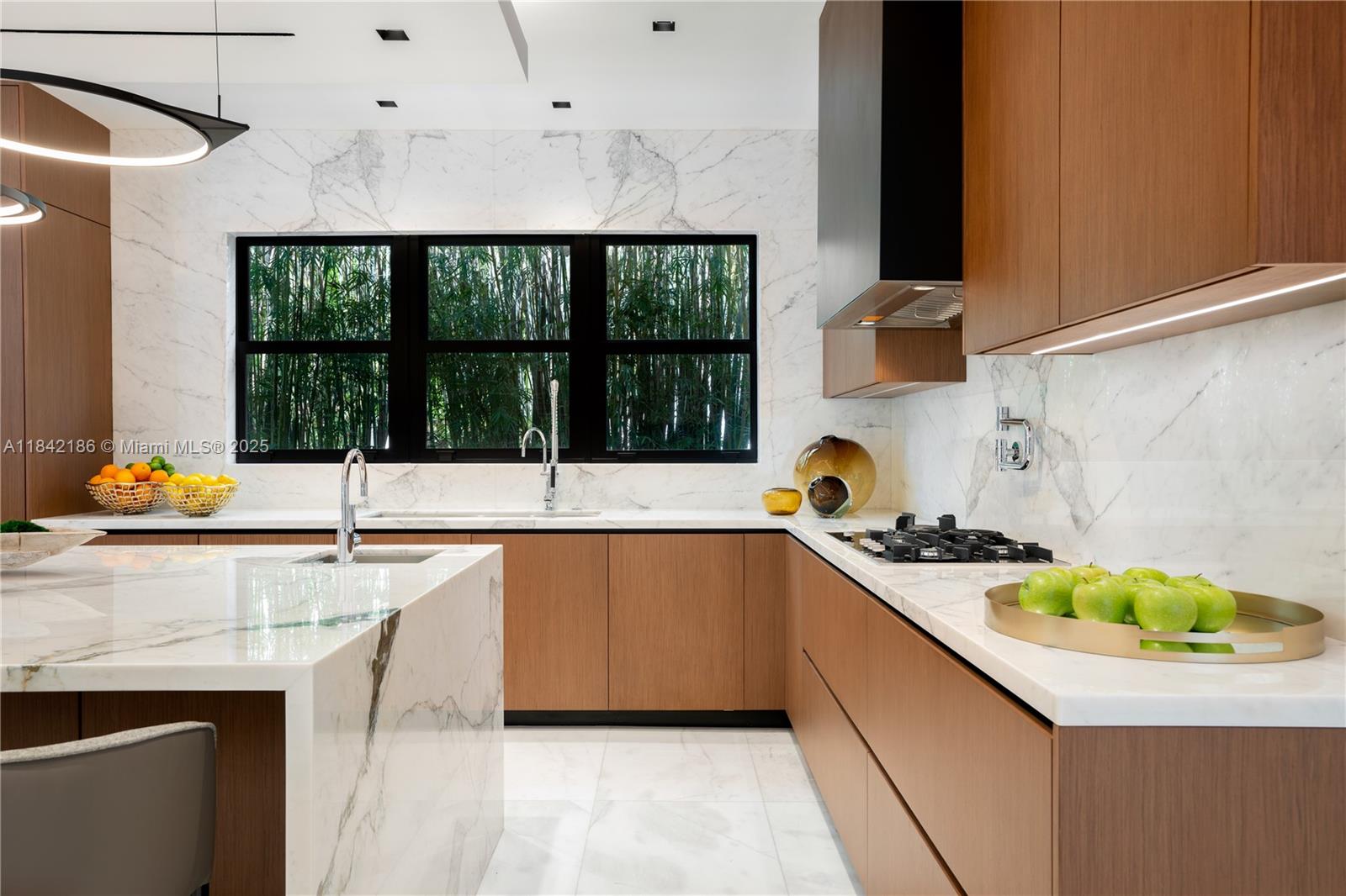 Miami, Florida, 33137, United States, 6 Bedrooms Bedrooms, ,7 BathroomsBathrooms,Residential,For Sale,1903270
