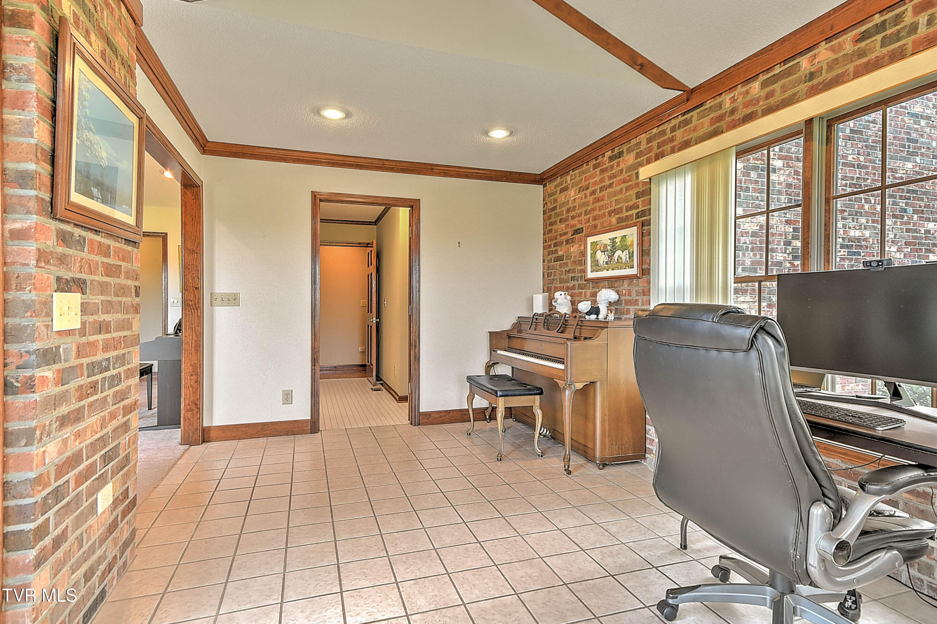 Greeneville, Tennessee, 37745, United States, 4 Bedrooms Bedrooms, ,4 BathroomsBathrooms,Residential,For Sale,1899304