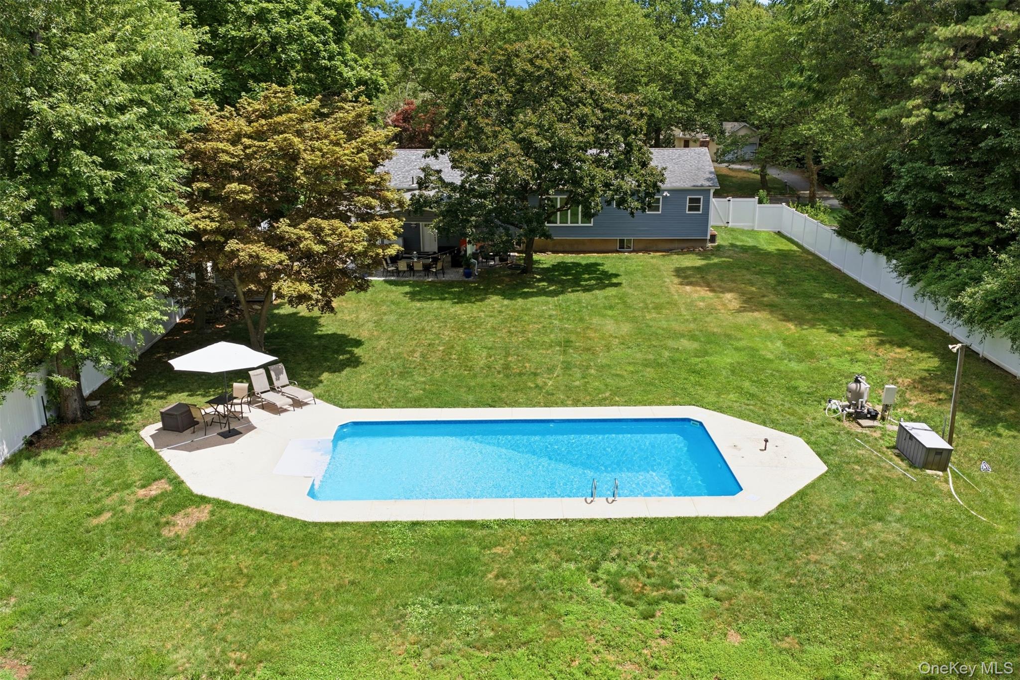  18 Millet Street, Dix Hills, NY, 11746 - 物件實景