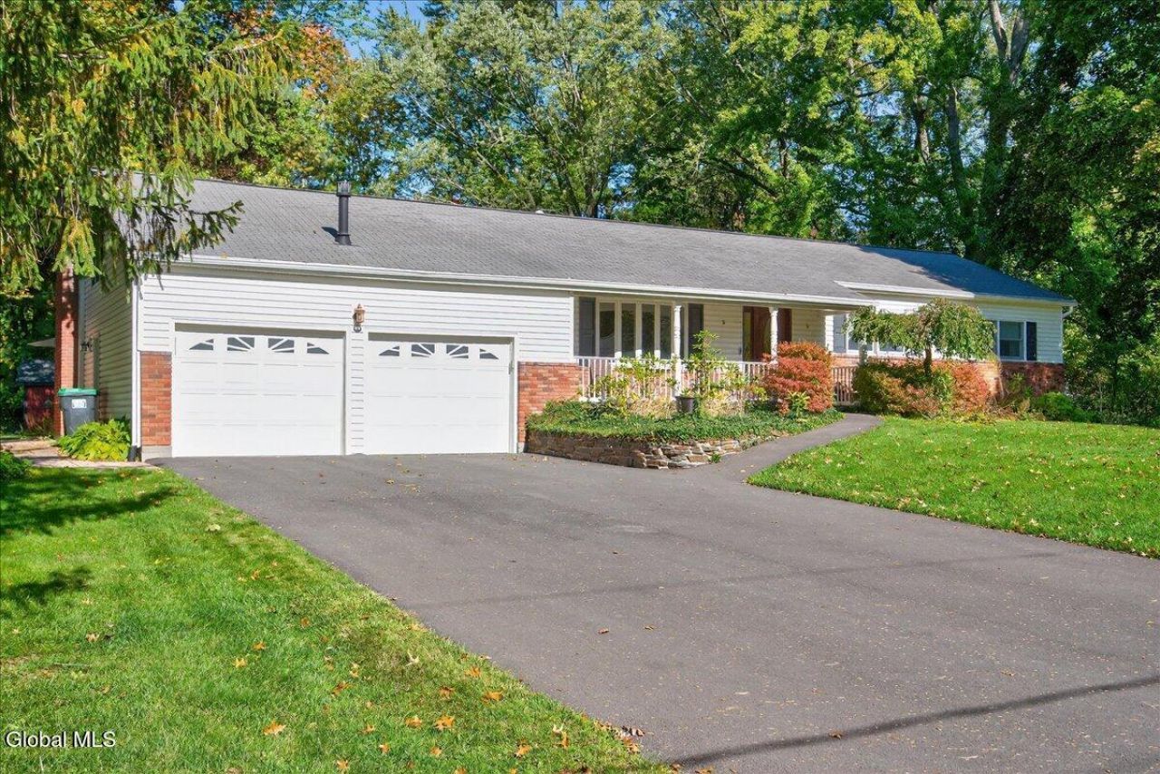 Clifton Park, New York, 12065, United States, 4 Bedrooms Bedrooms, ,3 BathroomsBathrooms,Residential,For Sale,1968691