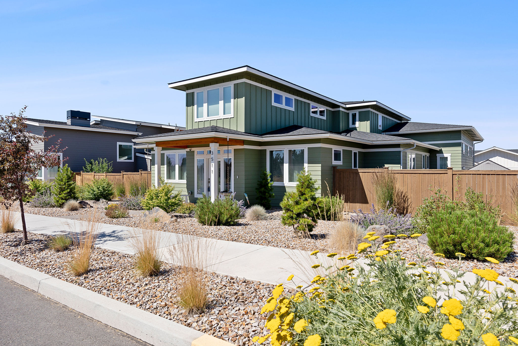 Redmond, Oregon, 97756, United States, 3 Bedrooms Bedrooms, ,3 BathroomsBathrooms,Residential,For Sale,1896821