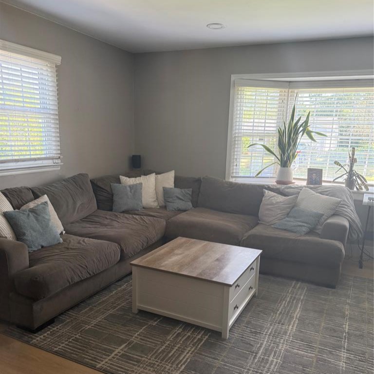 Ronkonkoma, New York, 11779, United States, 4 Bedrooms Bedrooms, ,2 BathroomsBathrooms,Residential,For Sale,1906484