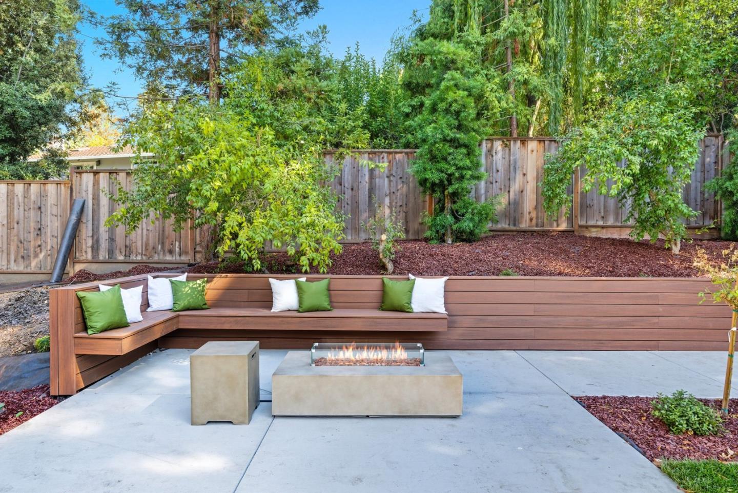 Menlo Park, California, 94025, United States, 6 Bedrooms Bedrooms, ,7 BathroomsBathrooms,Residential,For Sale,1947482