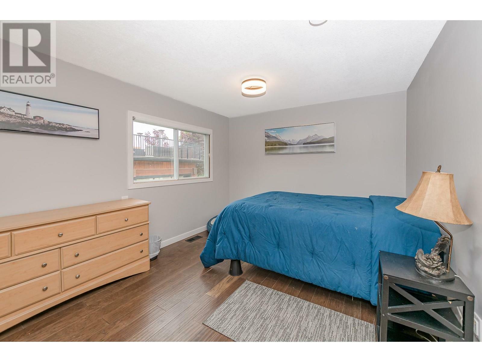 SICAMOUS, British Columbia, V0E 2V1, CA, 3 Bedrooms Bedrooms, ,3 BathroomsBathrooms,Residential,For Sale,1837122
