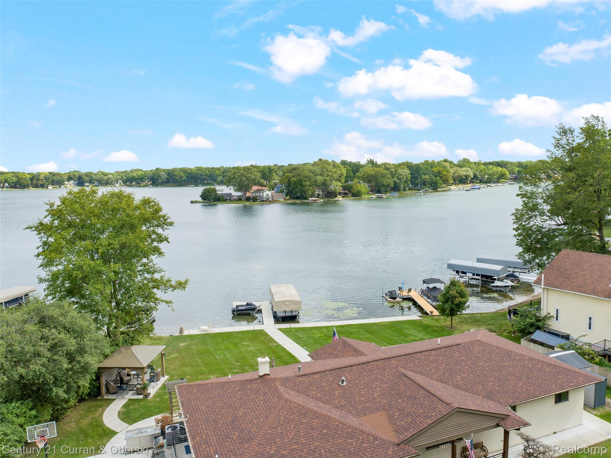 Waterford Charter Township, Michigan, 48329, United States, 3 Bedrooms Bedrooms, ,3 BathroomsBathrooms,Residential,For Sale,1943909