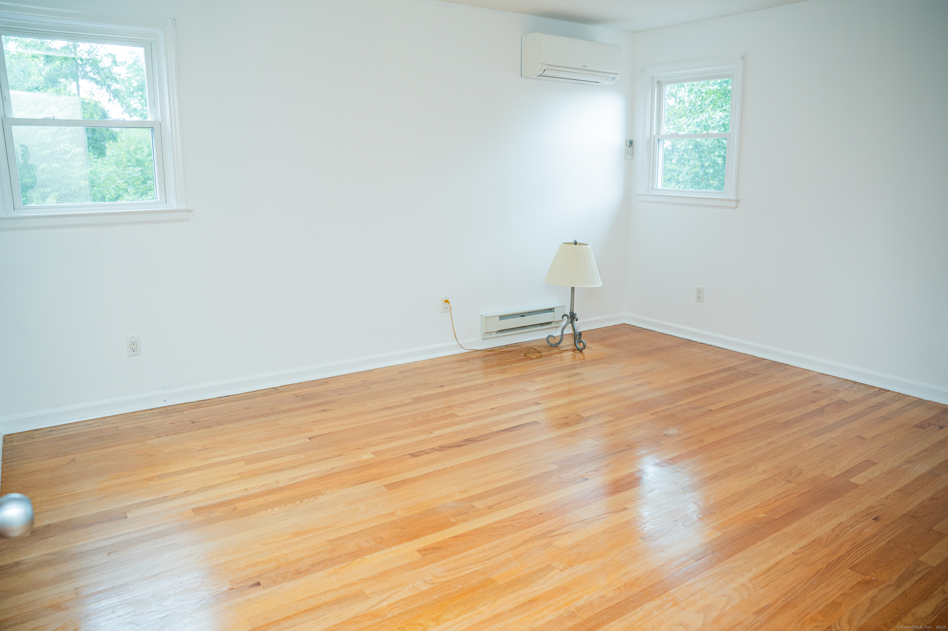 Branford, Connecticut, 06405, United States, 3 Bedrooms Bedrooms, ,2 BathroomsBathrooms,Residential,For Sale,1907106