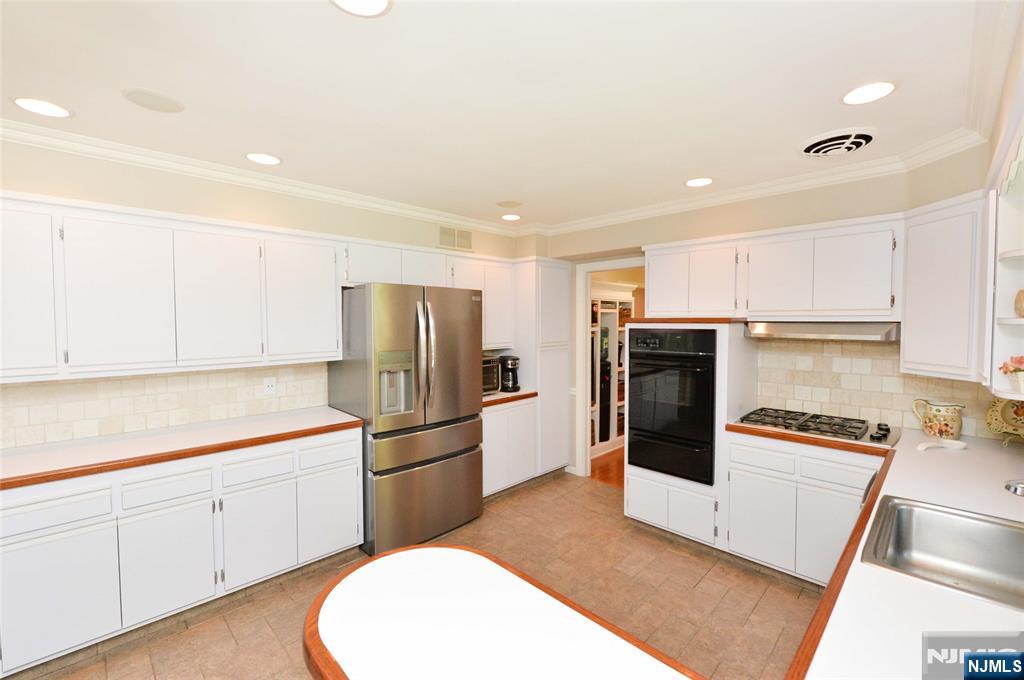 Wyckoff, New Jersey, 07481, United States, 4 Bedrooms Bedrooms, ,3 BathroomsBathrooms,Residential,For Sale,1950847