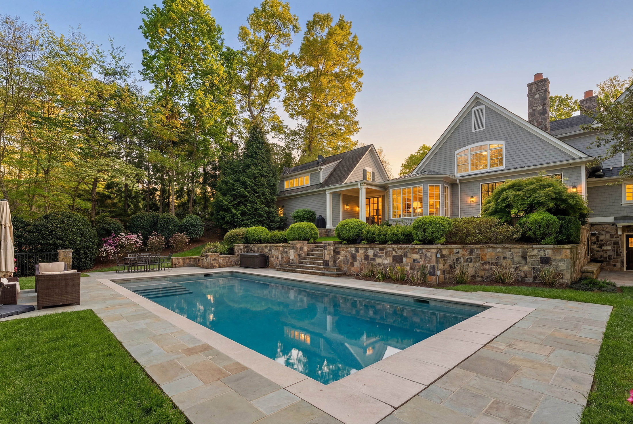  Stunning Estate with Pool Set on 1.3+/- Private Acres - 物件實景