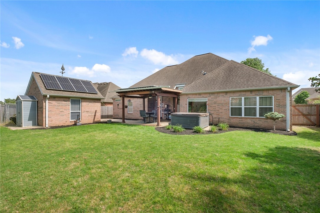Rogers, Arkansas, 72758, United States, 4 Bedrooms Bedrooms, ,3 BathroomsBathrooms,Residential,For Sale,1821426