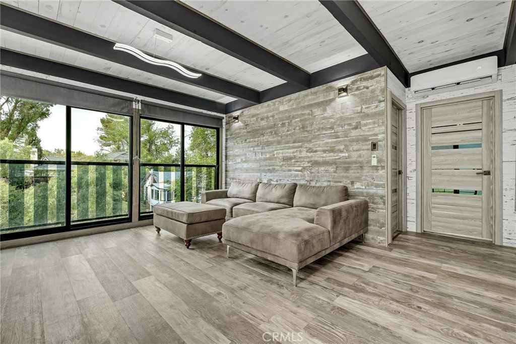 Woodland Hills, California, 91364, United States, 4 Bedrooms Bedrooms, ,2 BathroomsBathrooms,Residential,For Sale,1975100