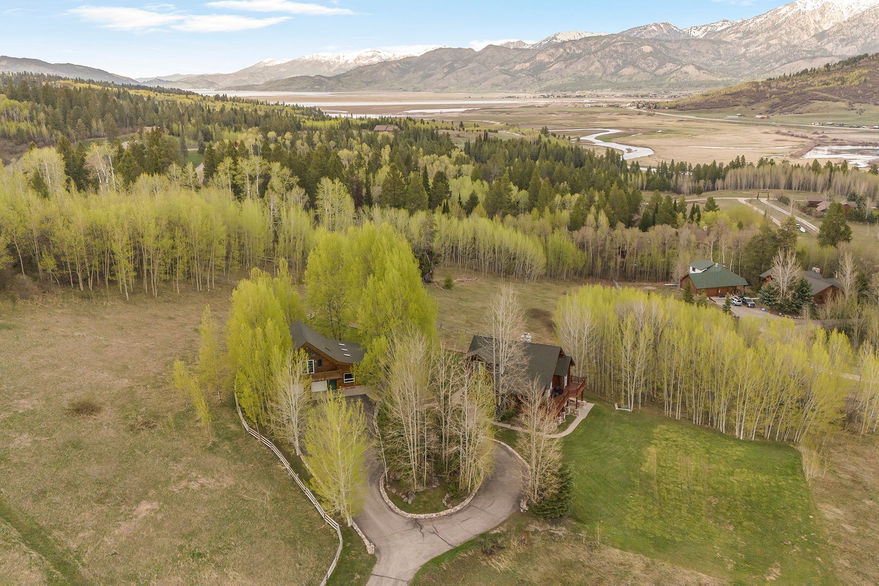  where  the mountains meet mccoy - 物件實景