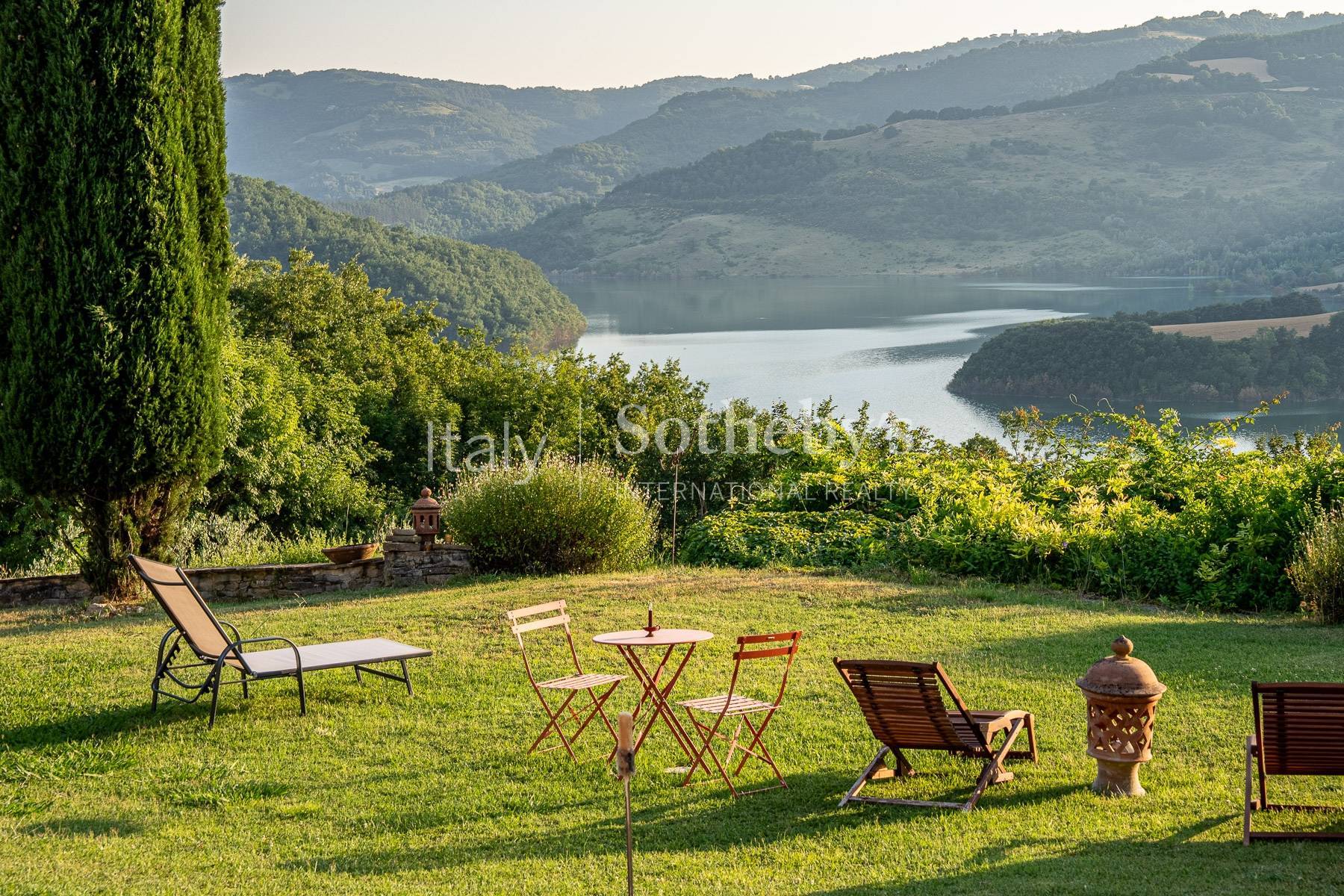  Stunning lake view historic renovated farmhouse with pool - 物件實景