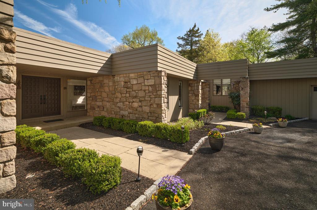 Yardley, Pennsylvania, 19067, United States, 5 Bedrooms Bedrooms, ,5 BathroomsBathrooms,Residential,For Sale,1926265