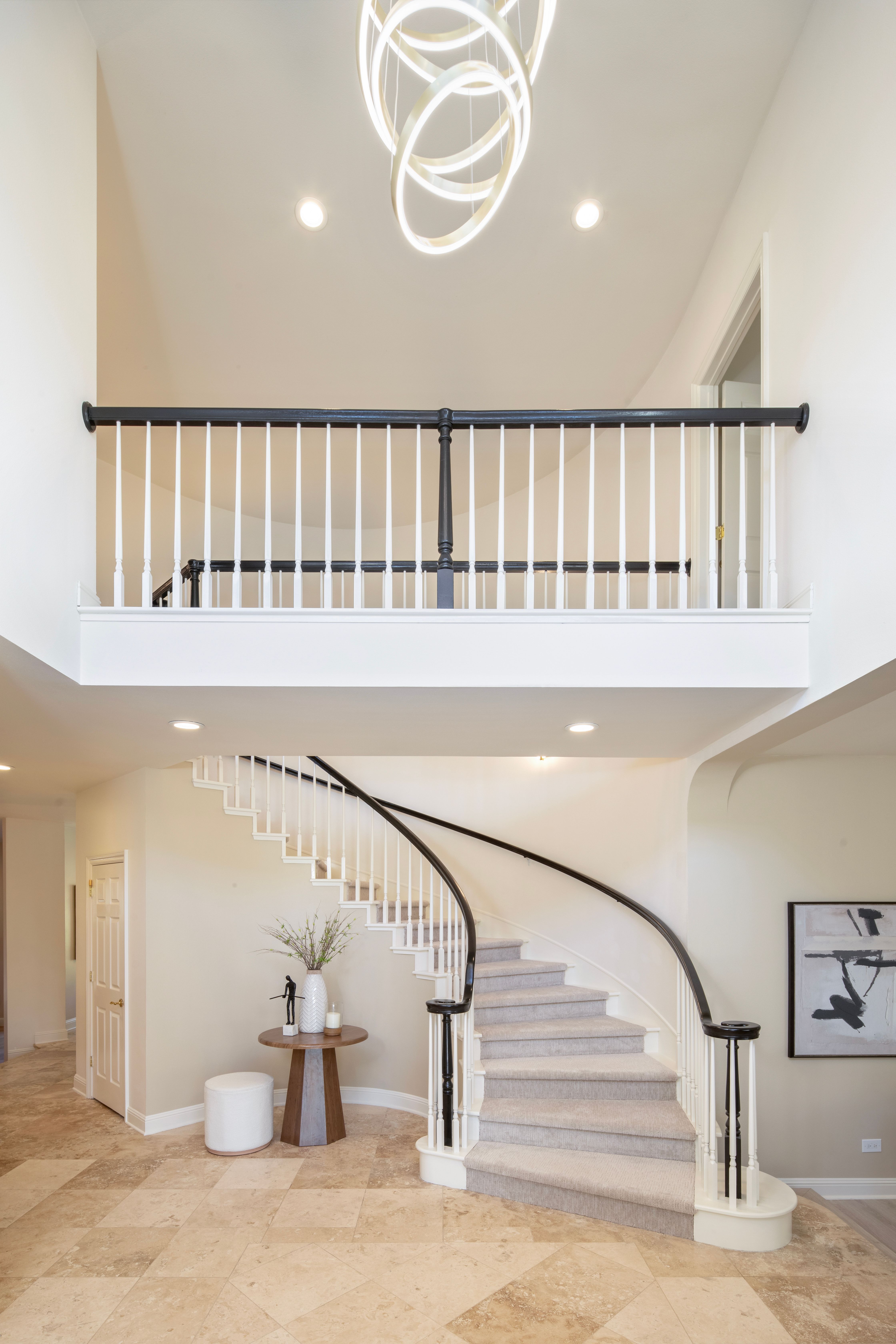  Grand Tudor Estate Offering Luxury Living in Gated Vineyard Heights - 物件實景