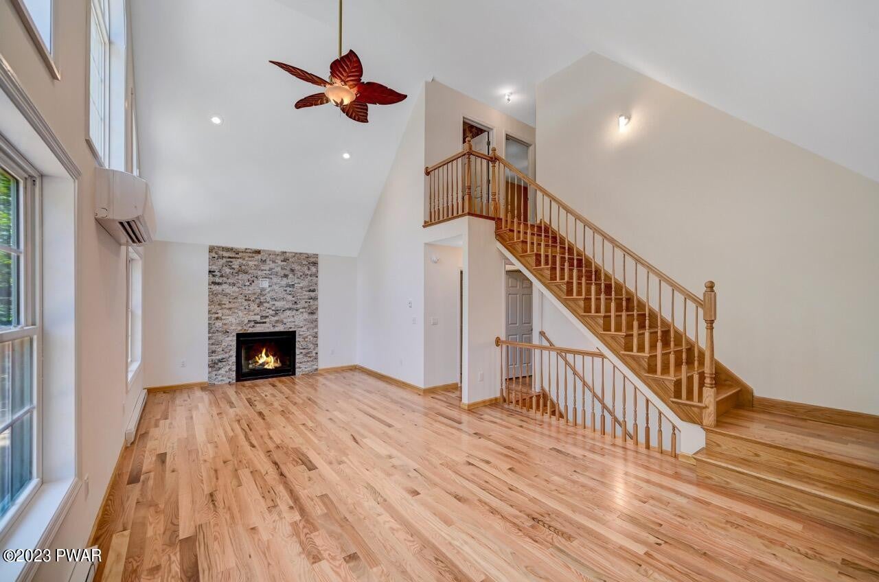 Lake Ariel, Pennsylvania, 18436, United States, 4 Bedrooms Bedrooms, ,4 BathroomsBathrooms,Residential,For Sale,1878609