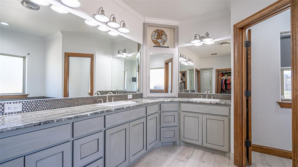 Azle, Texas, 76020, United States, 5 Bedrooms Bedrooms, ,4 BathroomsBathrooms,Residential,For Sale,1978324