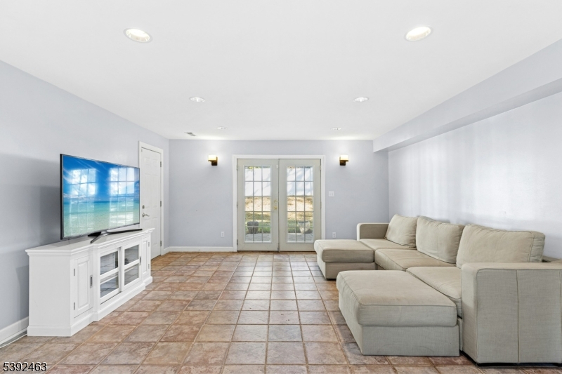 Plainfield City, New Jersey, 07062, United States, 3 Bedrooms Bedrooms, ,2 BathroomsBathrooms,Residential,For Sale,1968857