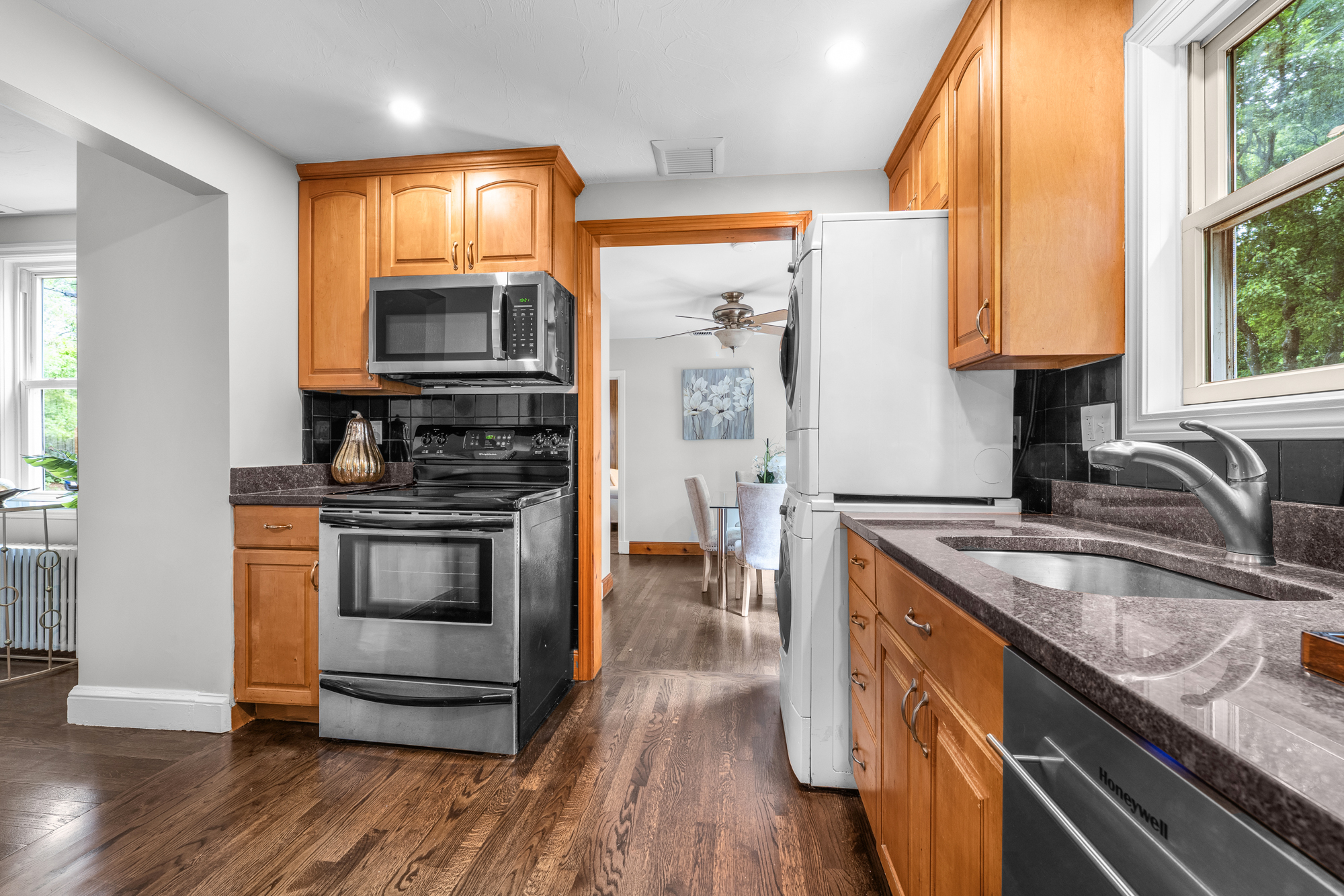  21 Elizabeth Street, Stoughton, MA, 02072 - 物件實景