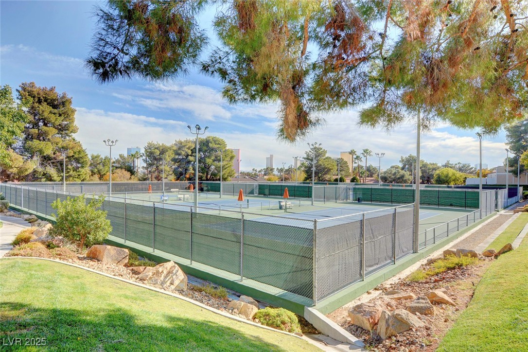 Las Vegas, Nevada, 89102, United States, 2 Bedrooms Bedrooms, ,2 BathroomsBathrooms,Residential,For Sale,2002910