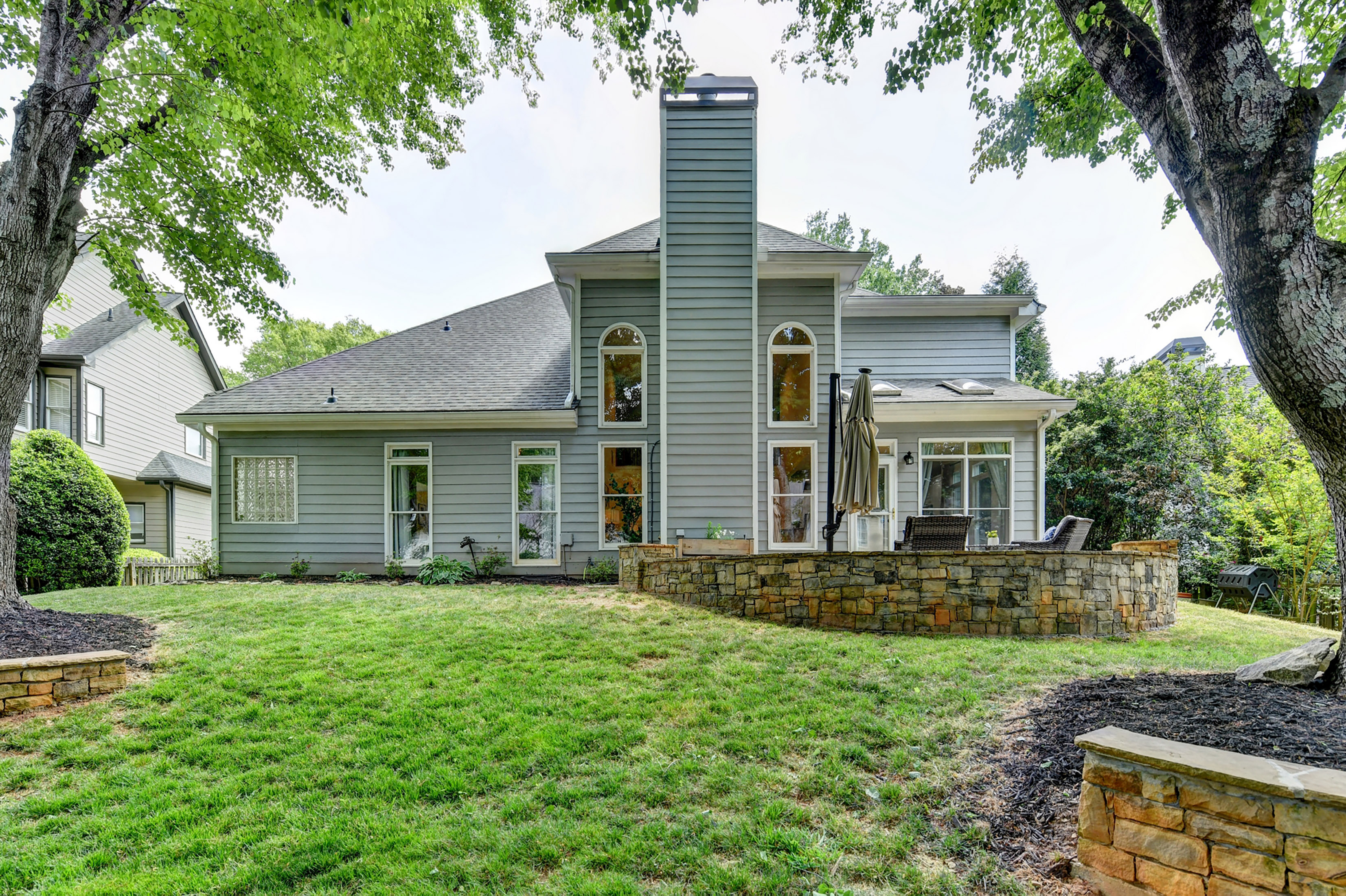  Hard to Find Flat Front Yard with Level Fenced-in Backyard on a Quiet Cul-de-sac - 物件實景