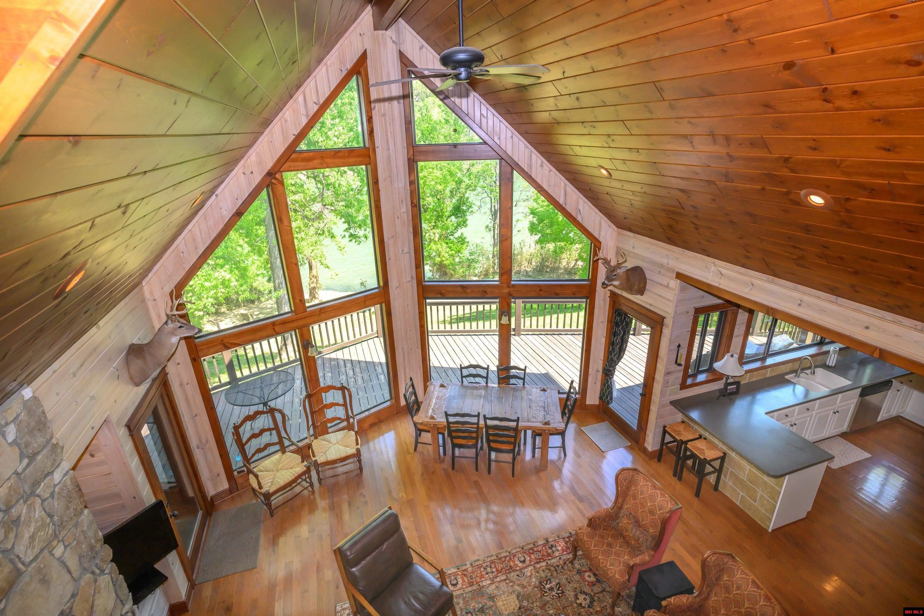 Norfork, Arkansas, 72658, United States, 3 Bedrooms Bedrooms, ,3 BathroomsBathrooms,Residential,For Sale,1921942
