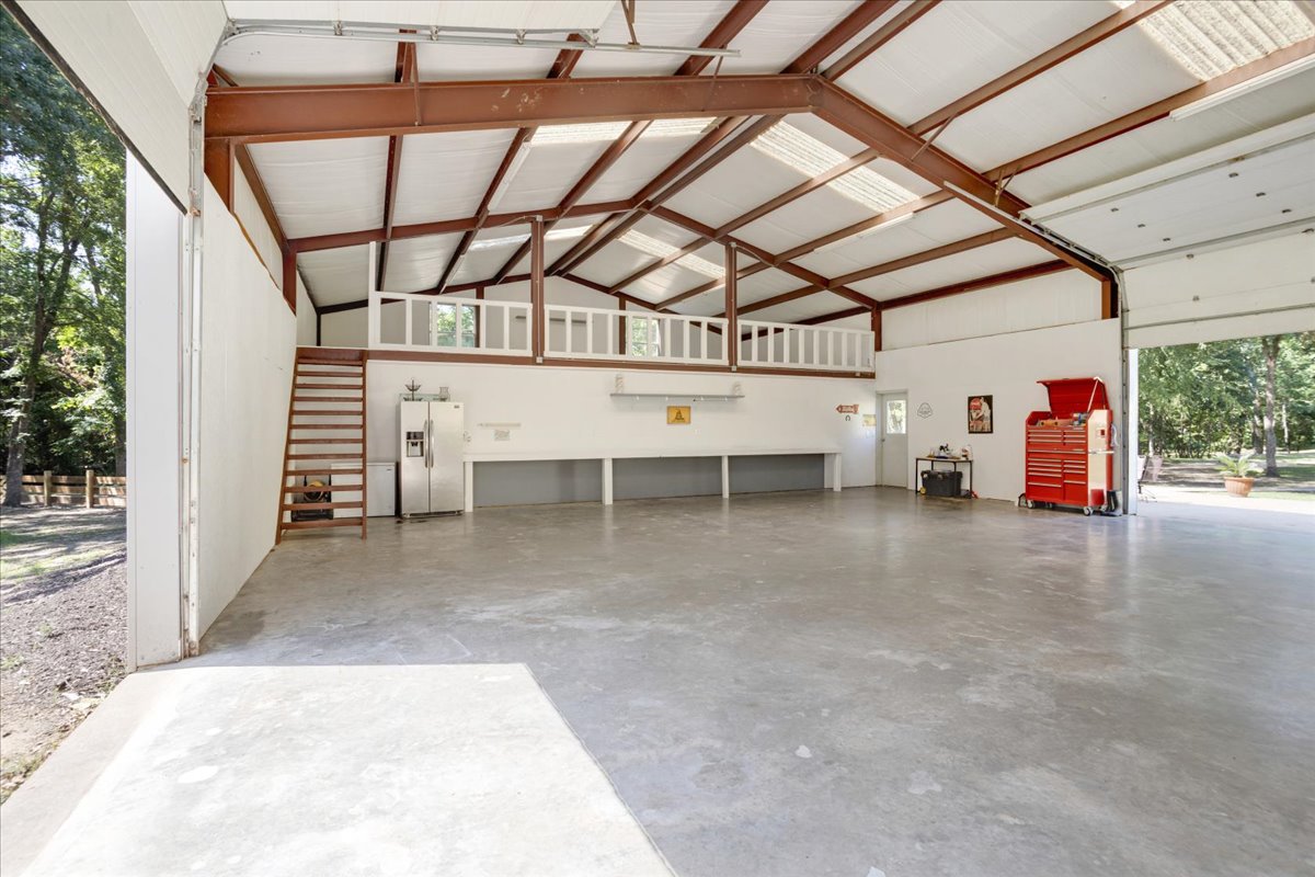 Bonham, Texas, 75418, United States, 6 Bedrooms Bedrooms, ,3 BathroomsBathrooms,Residential,For Sale,1983606