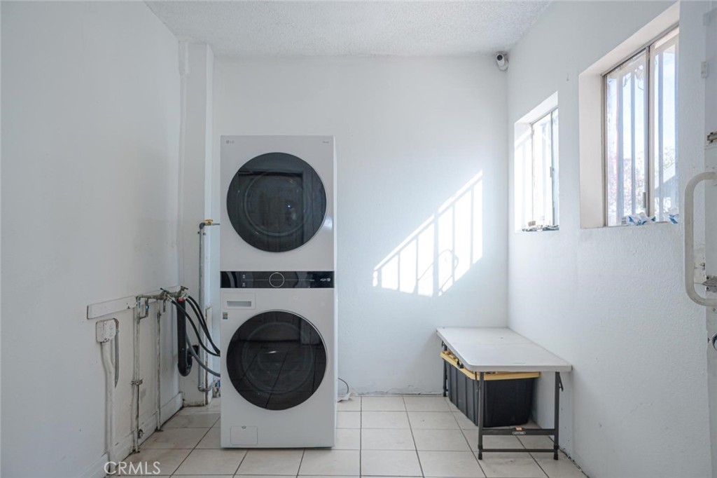 Los Angeles, California, 90061, United States, ,Residential,For Sale,1855356