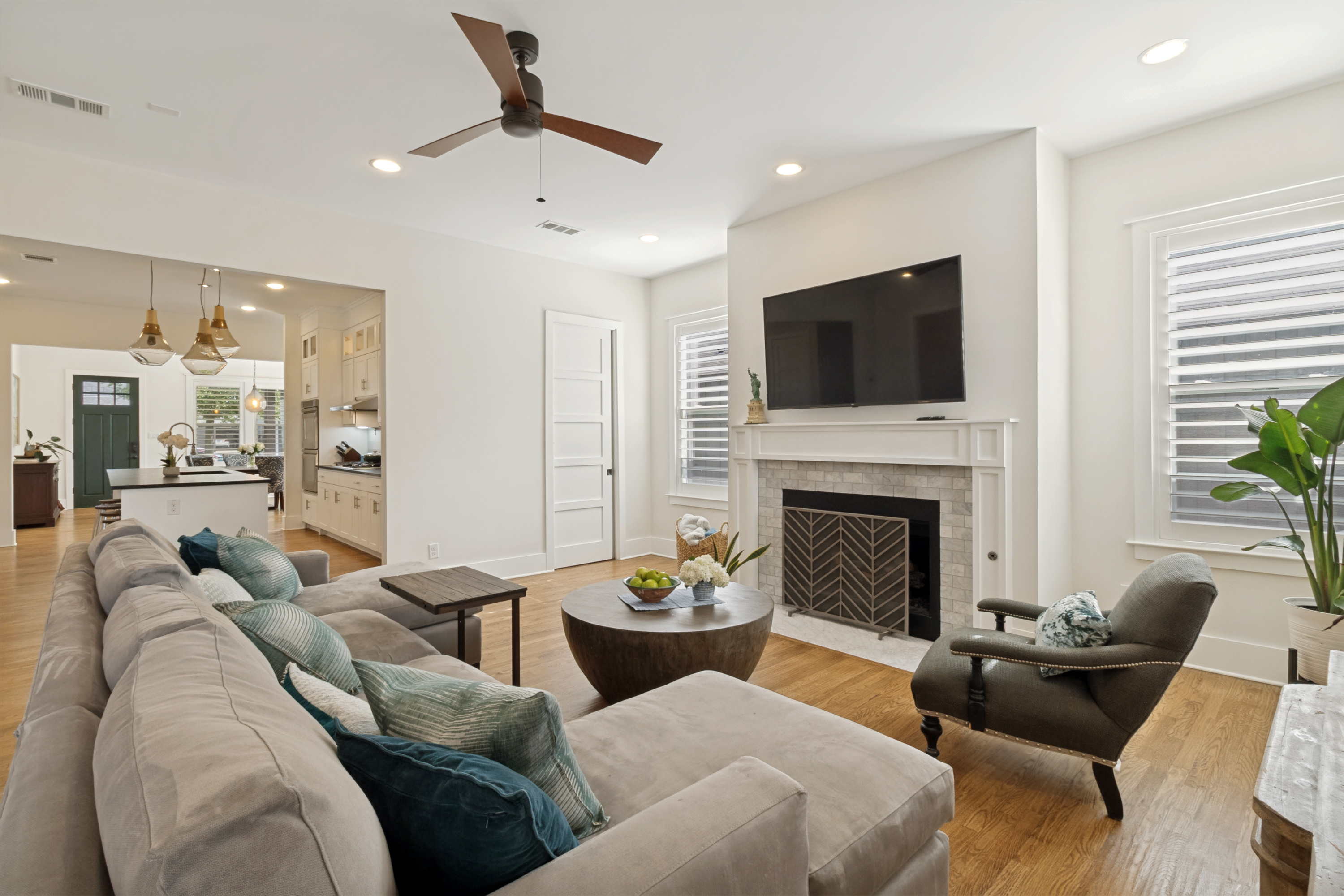  Stylishly Refreshed Craftsman in the Heart of Vickery Place - 物件實景