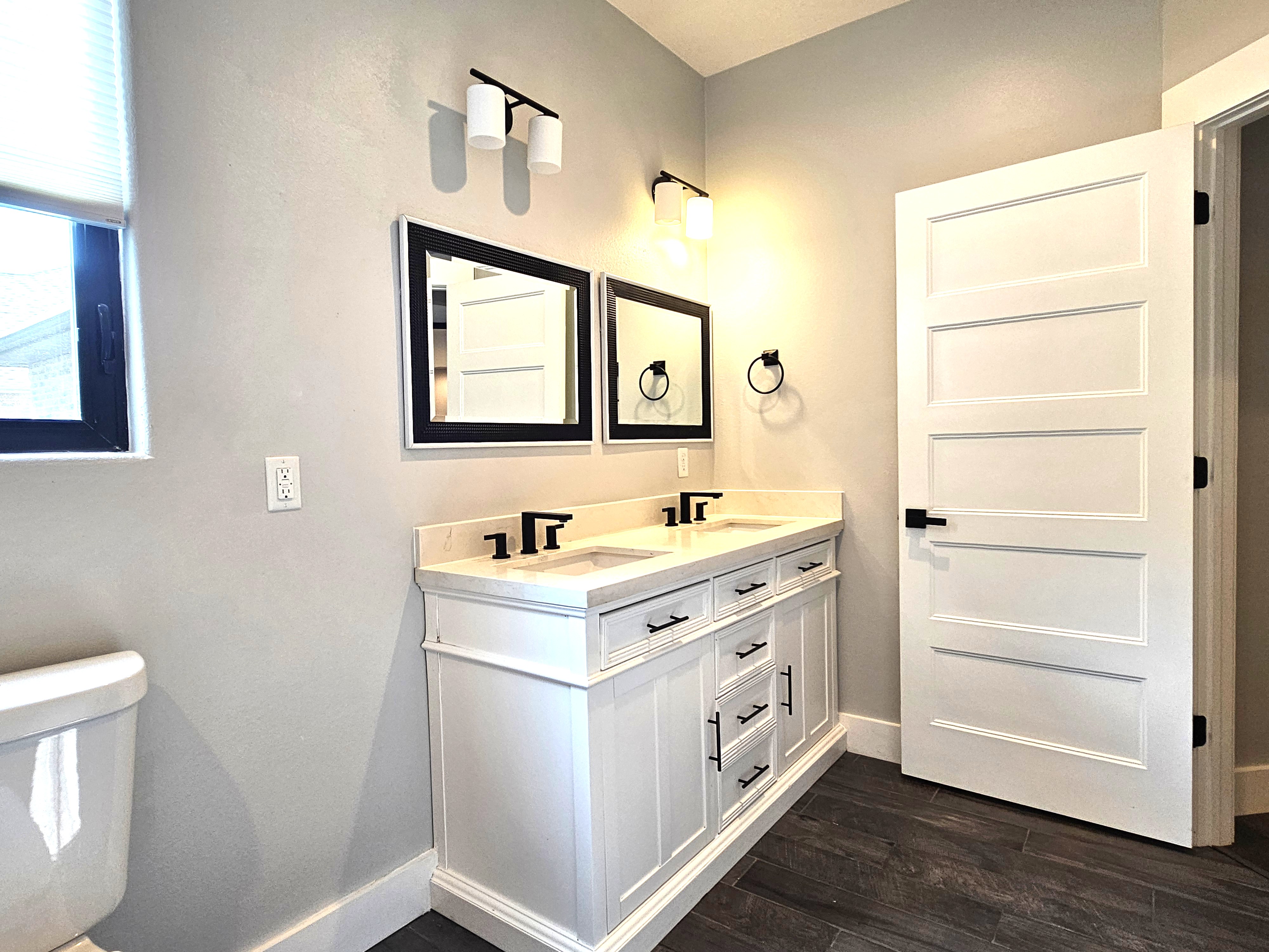 SPRINGFIELD, Missouri, 65804, United States, 4 Bedrooms Bedrooms, ,4 BathroomsBathrooms,Residential,For Sale,1996433