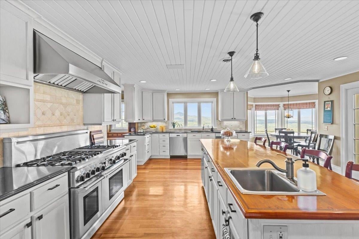 Stowe, Vermont, 05672, United States, 4 Bedrooms Bedrooms, ,6 BathroomsBathrooms,Residential,For Sale,1840116