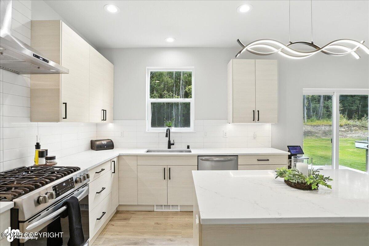 Palmer, Alaska, 99645, United States, 3 Bedrooms Bedrooms, ,3 BathroomsBathrooms,Residential,For Sale,1974146