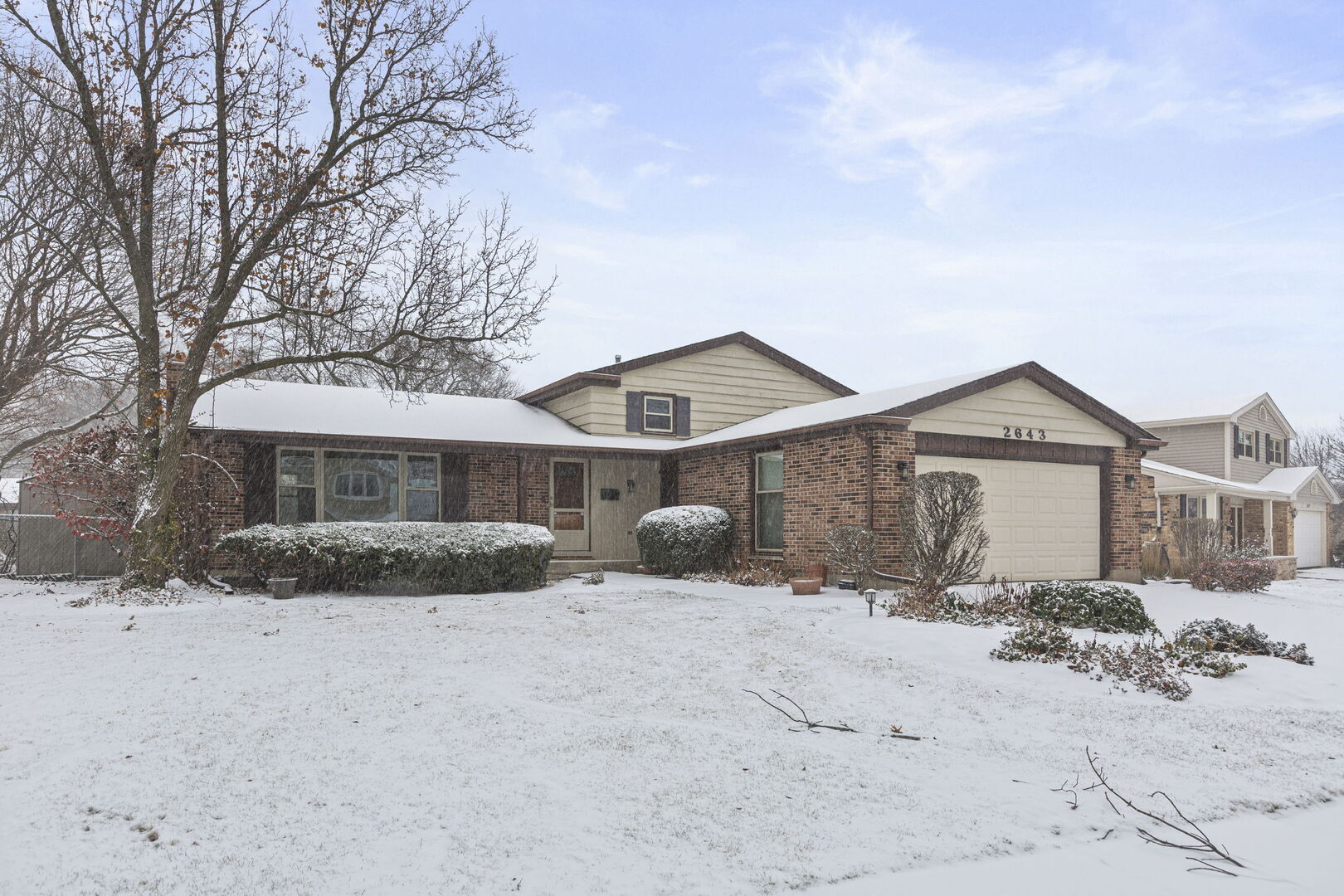 Arlington Heights, Illinois, 60004, United States, 3 Bedrooms Bedrooms, ,2 BathroomsBathrooms,Residential,For Sale,2000962