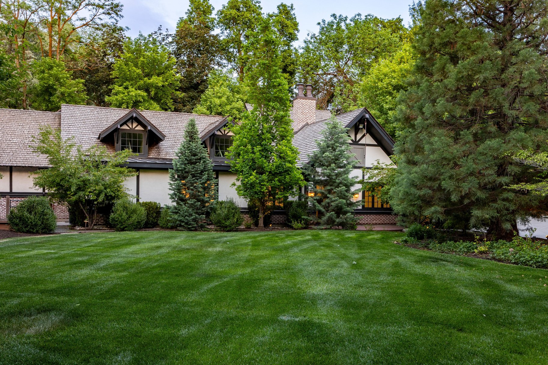  Stunning Tudor Estate in Premier Walker Lane Neighborhood - 物件實景