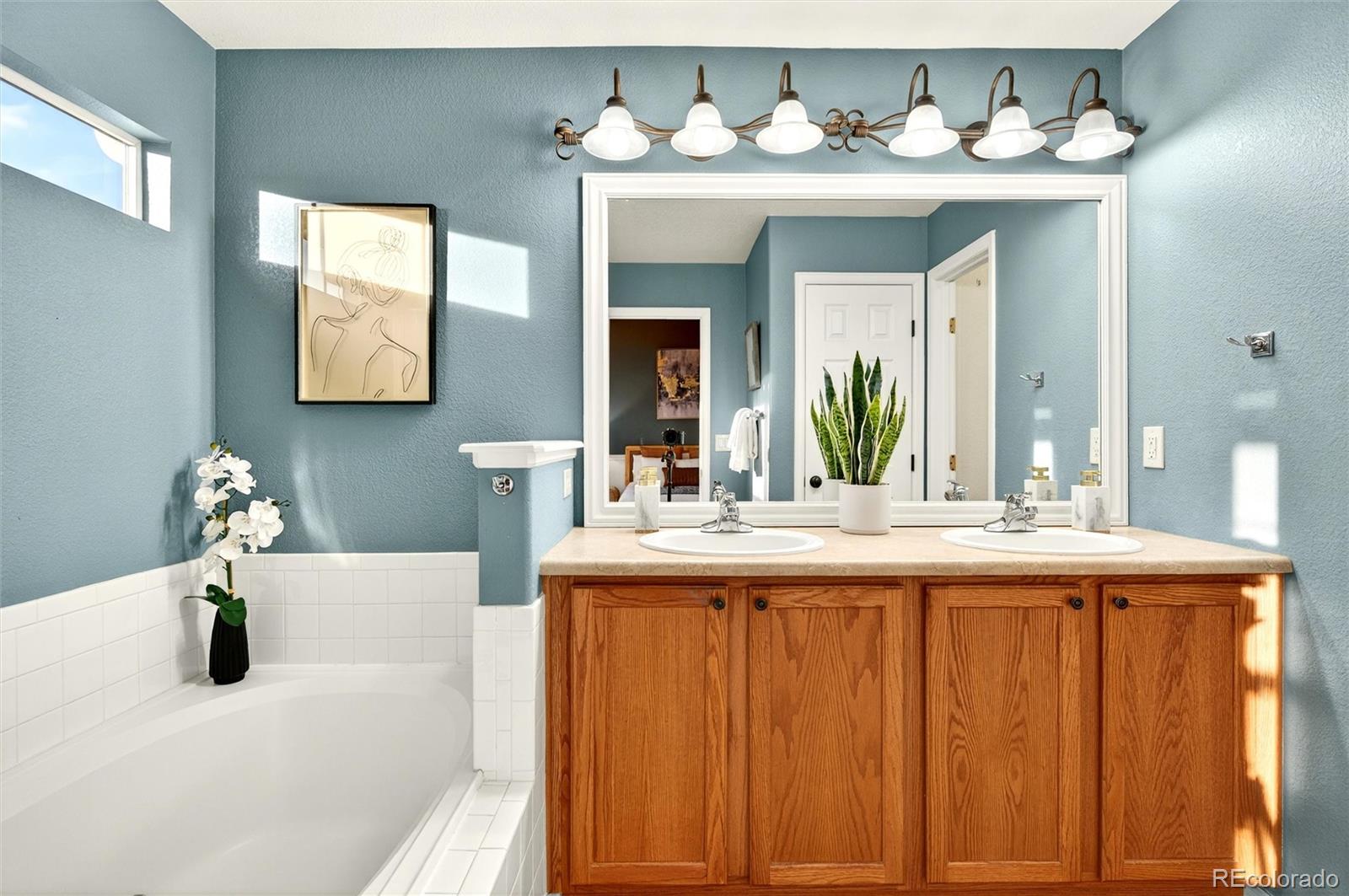 Castle Rock, Colorado, 80108, United States, 2 Bedrooms Bedrooms, ,3 BathroomsBathrooms,Residential,For Sale,1992912