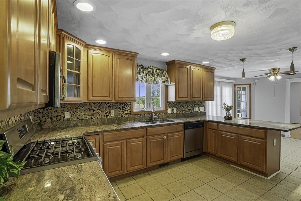 Worcester, Massachusetts, 01606, United States, 4 Bedrooms Bedrooms, ,3 BathroomsBathrooms,Residential,For Sale,2012062