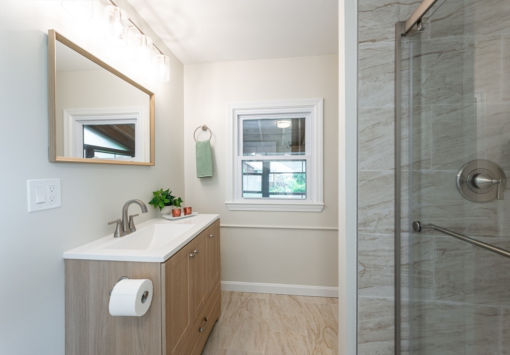 Hamilton, Massachusetts, 01982, United States, 3 Bedrooms Bedrooms, ,2 BathroomsBathrooms,Residential,For Sale,1934634