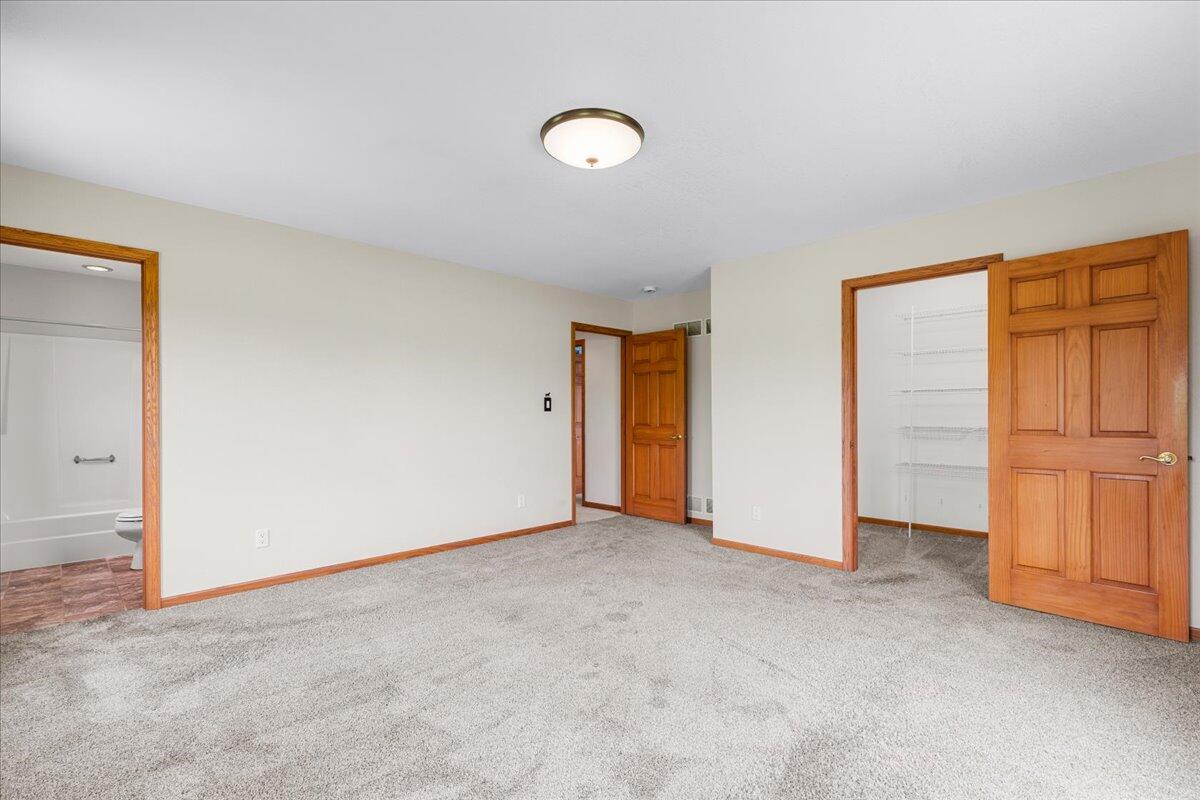 Hubbard, Wisconsin, 53035, United States, 4 Bedrooms Bedrooms, ,4 BathroomsBathrooms,Residential,For Sale,1885428