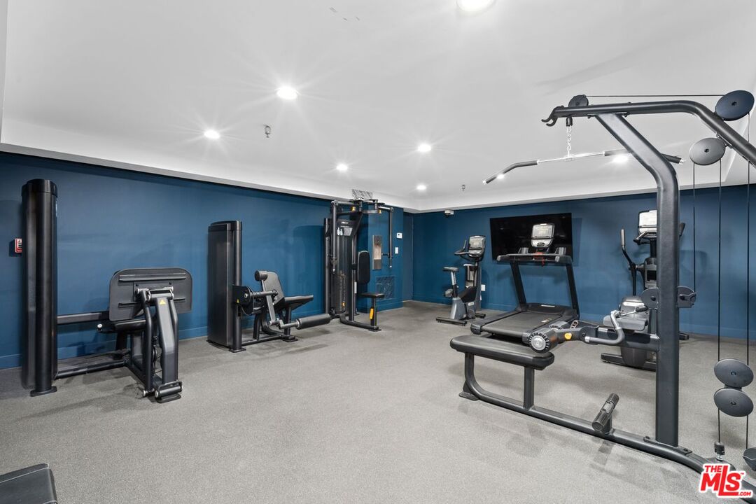 Los Angeles, California, 90004, United States, 2 Bedrooms Bedrooms, ,2 BathroomsBathrooms,Residential,For Sale,1885351