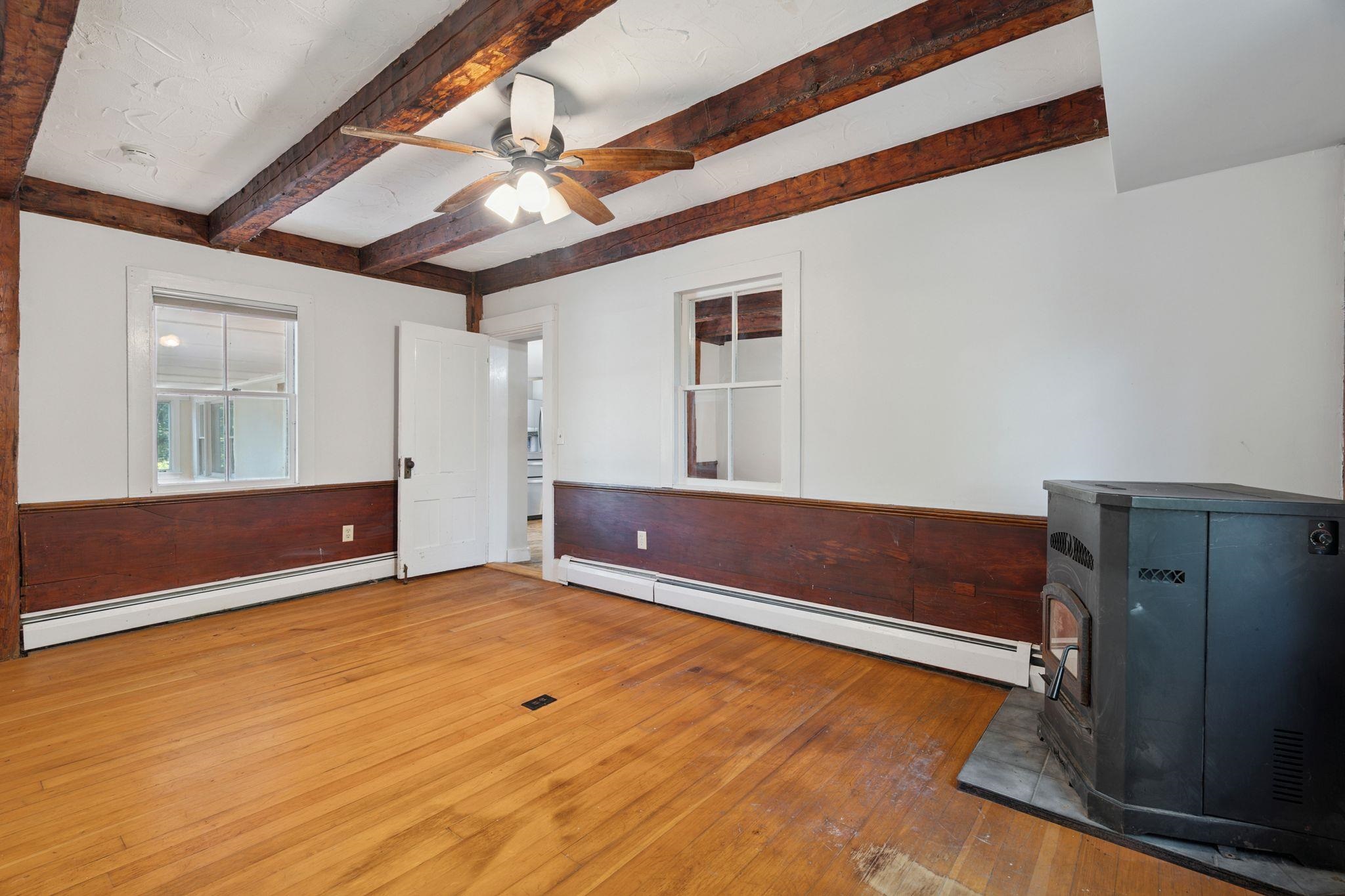 New London, New Hampshire, 03257, United States, 4 Bedrooms Bedrooms, ,2 BathroomsBathrooms,Residential,For Sale,1950111