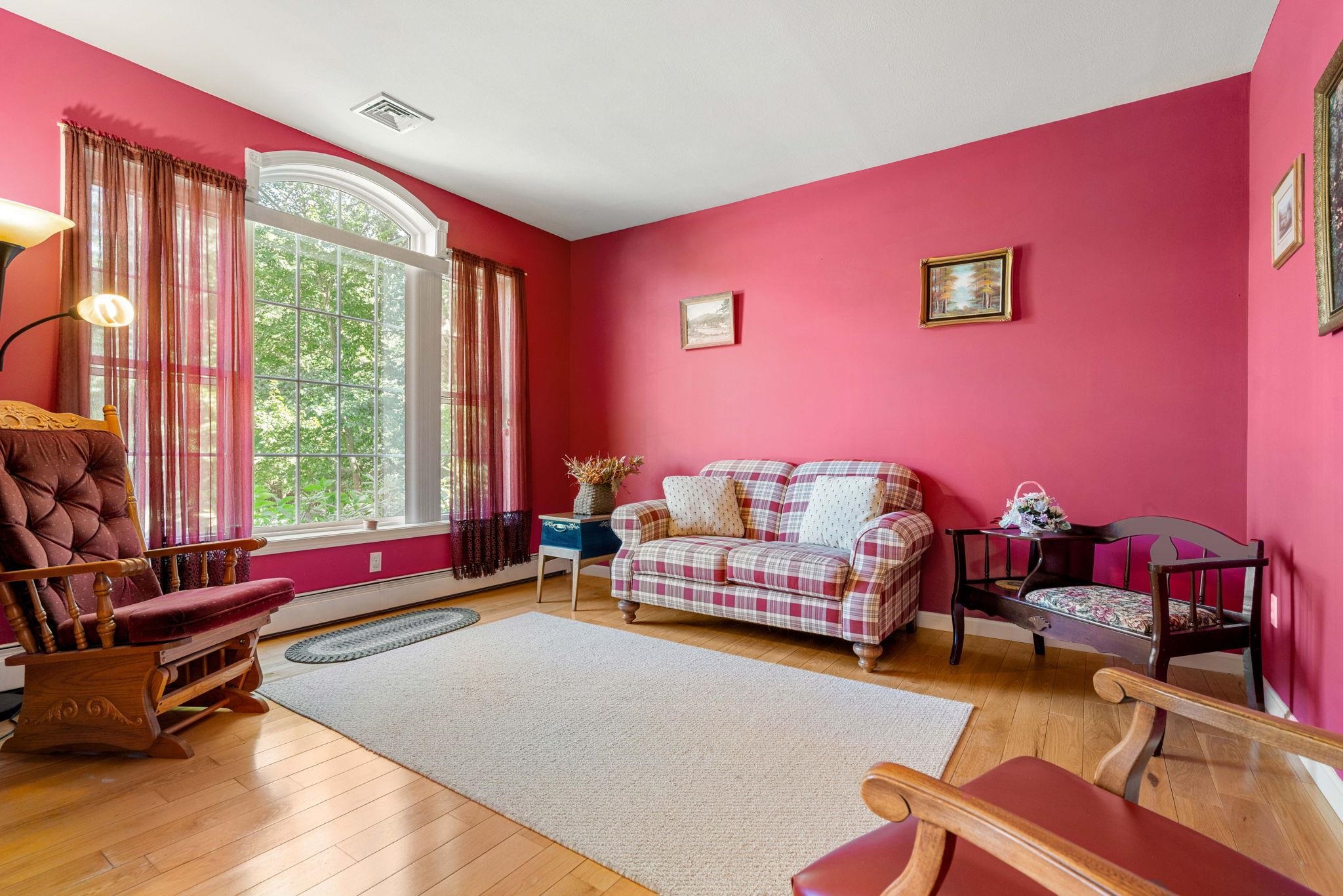 Chester, New Hampshire, 03036, United States, 3 Bedrooms Bedrooms, ,2 BathroomsBathrooms,Residential,For Sale,1926027
