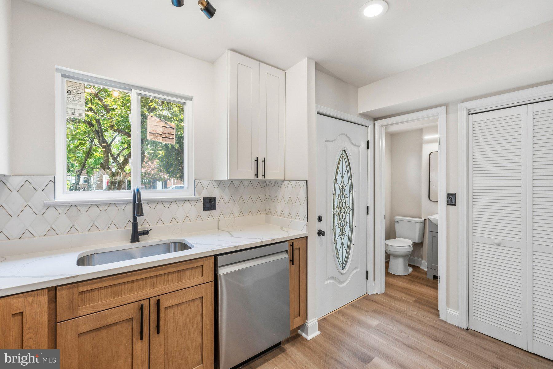 Alexandria, Virginia, 22314, United States, 2 Bedrooms Bedrooms, ,3 BathroomsBathrooms,Residential,For Sale,2049210