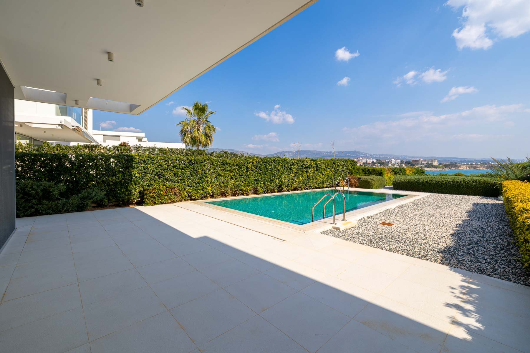  Beachfront Living: Five-Bedroom Villa with Private Pool in Coral Bay - 物件實景