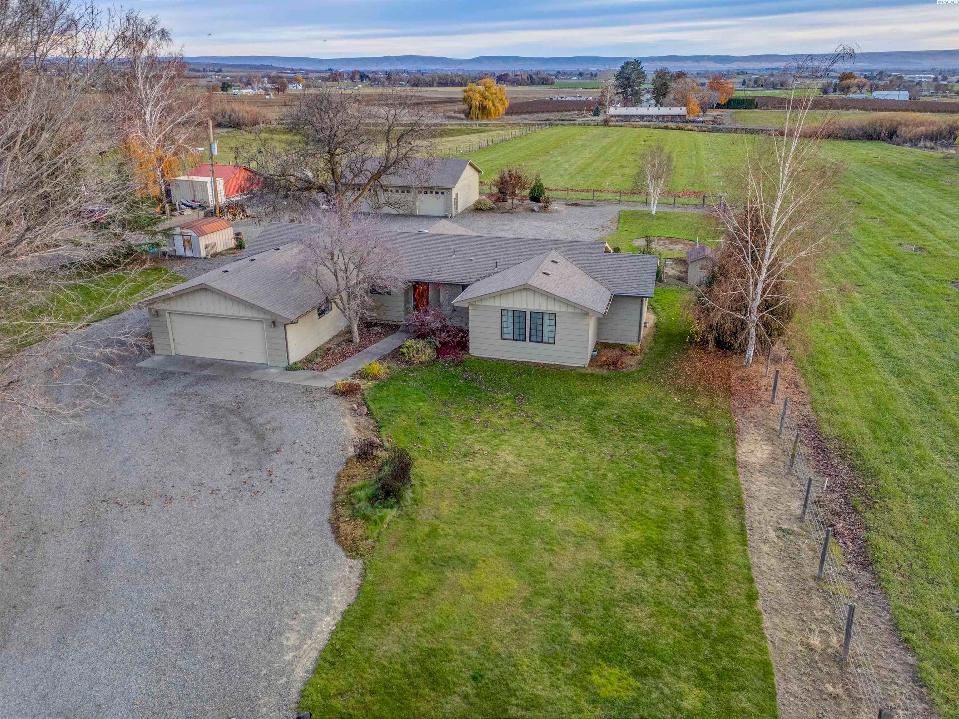 Sunnyside, Washington, 98944, United States, 3 Bedrooms Bedrooms, ,2 BathroomsBathrooms,Residential,For Sale,1998016