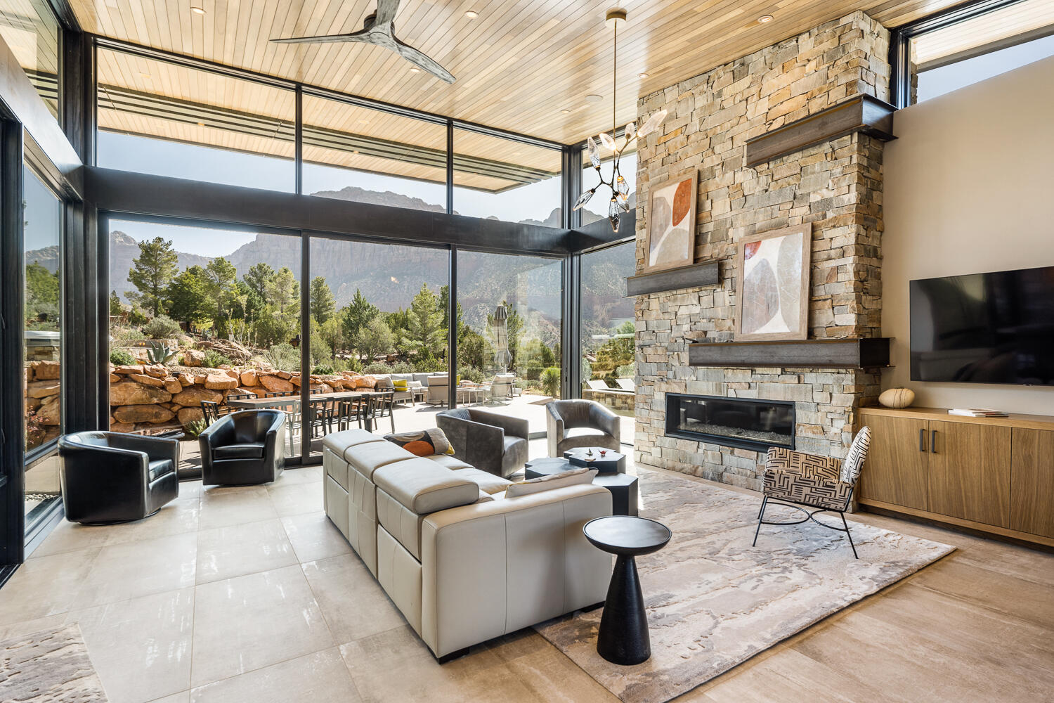 Springdale, Utah, 84767, United States, 4 Bedrooms Bedrooms, ,Residential,For Sale,1991496