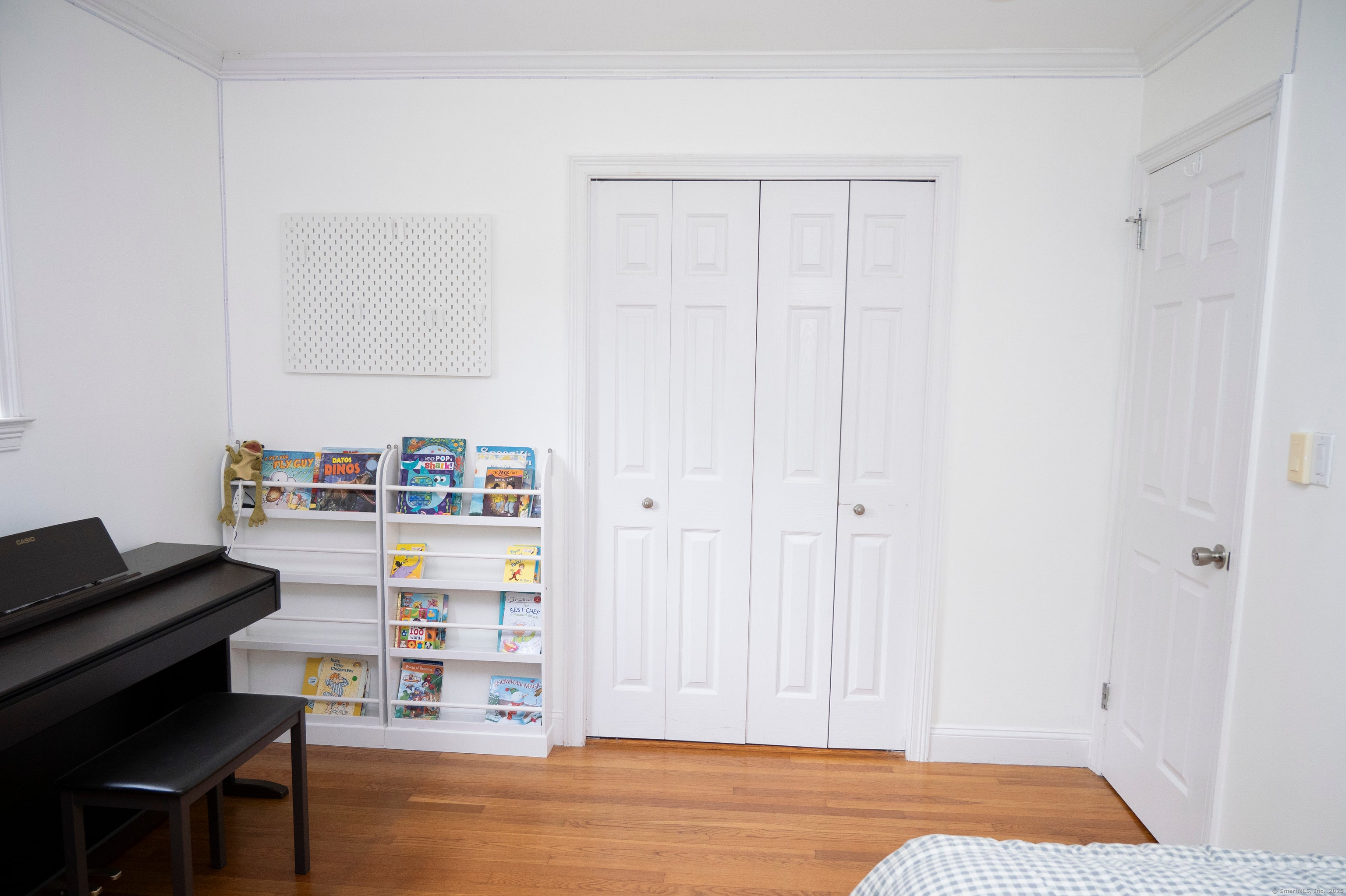 Trumbull, Connecticut, 06611, United States, 3 Bedrooms Bedrooms, ,3 BathroomsBathrooms,Residential,For Sale,1937031