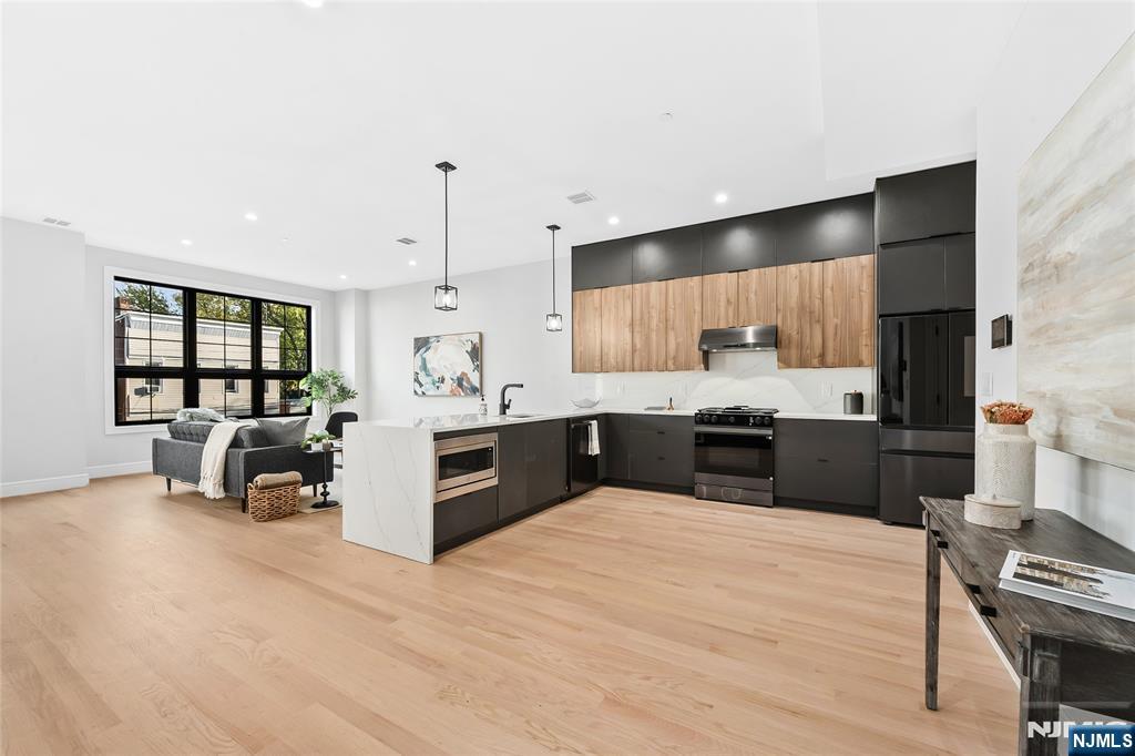 Jersey City, New Jersey, 07306, United States, 2 Bedrooms Bedrooms, ,2 BathroomsBathrooms,Residential,For Sale,1988050