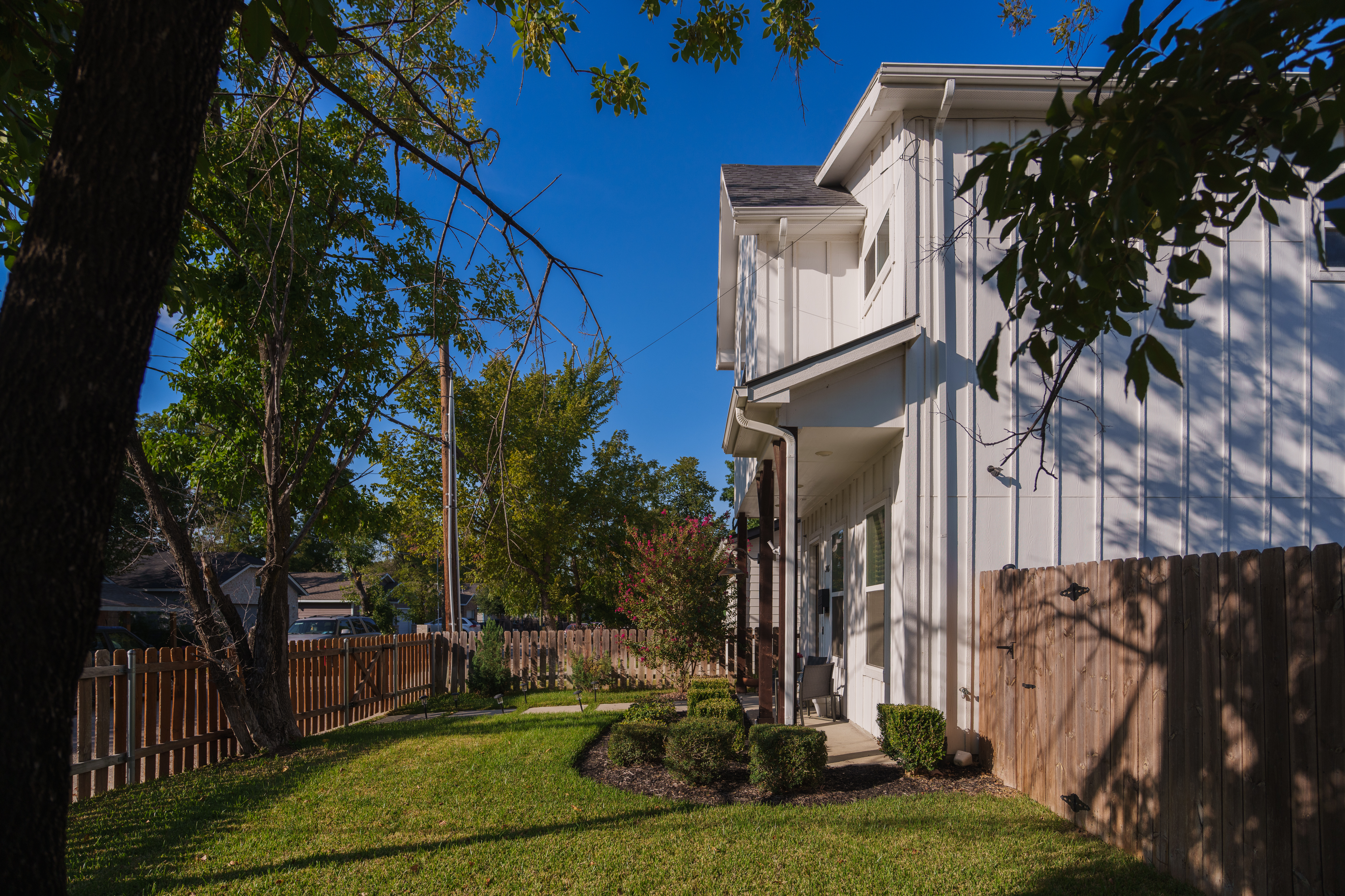  A 2021 modern on a fully gated corner lot near Trinity Groves - 物件實景