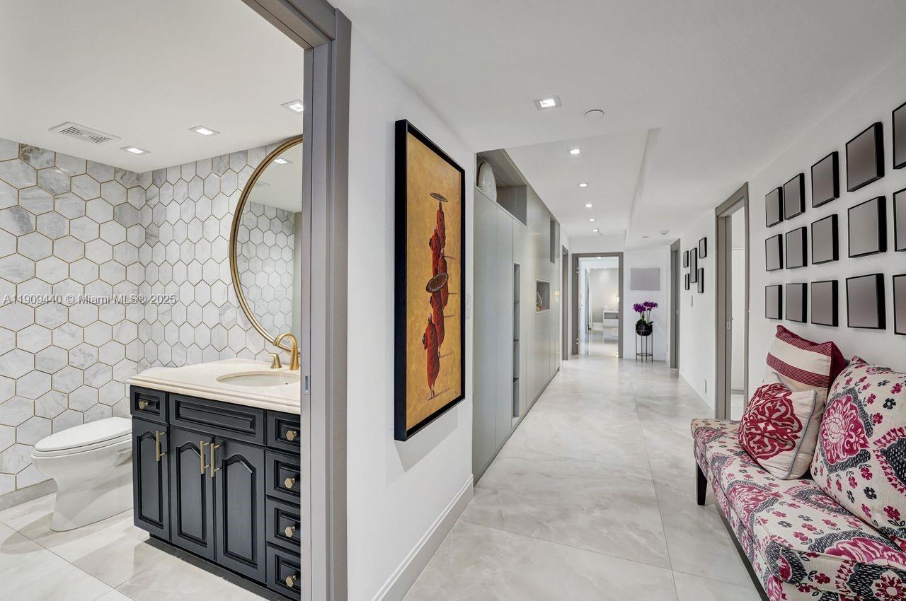 Aventura, Florida, 33180, United States, 4 Bedrooms Bedrooms, ,3 BathroomsBathrooms,Residential,For Sale,1989570