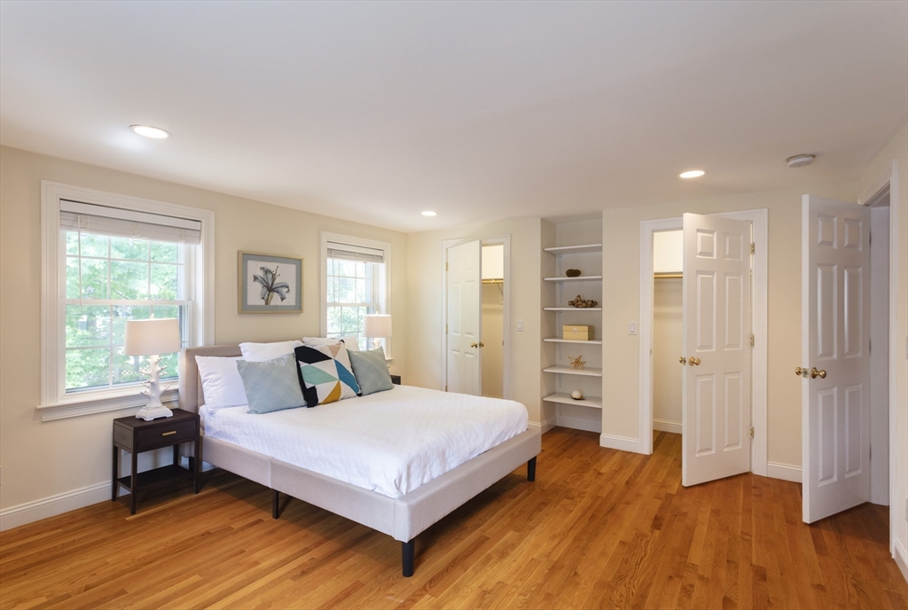 Newton, Massachusetts, 02461, United States, 3 Bedrooms Bedrooms, ,4 BathroomsBathrooms,Residential,For Sale,1991600