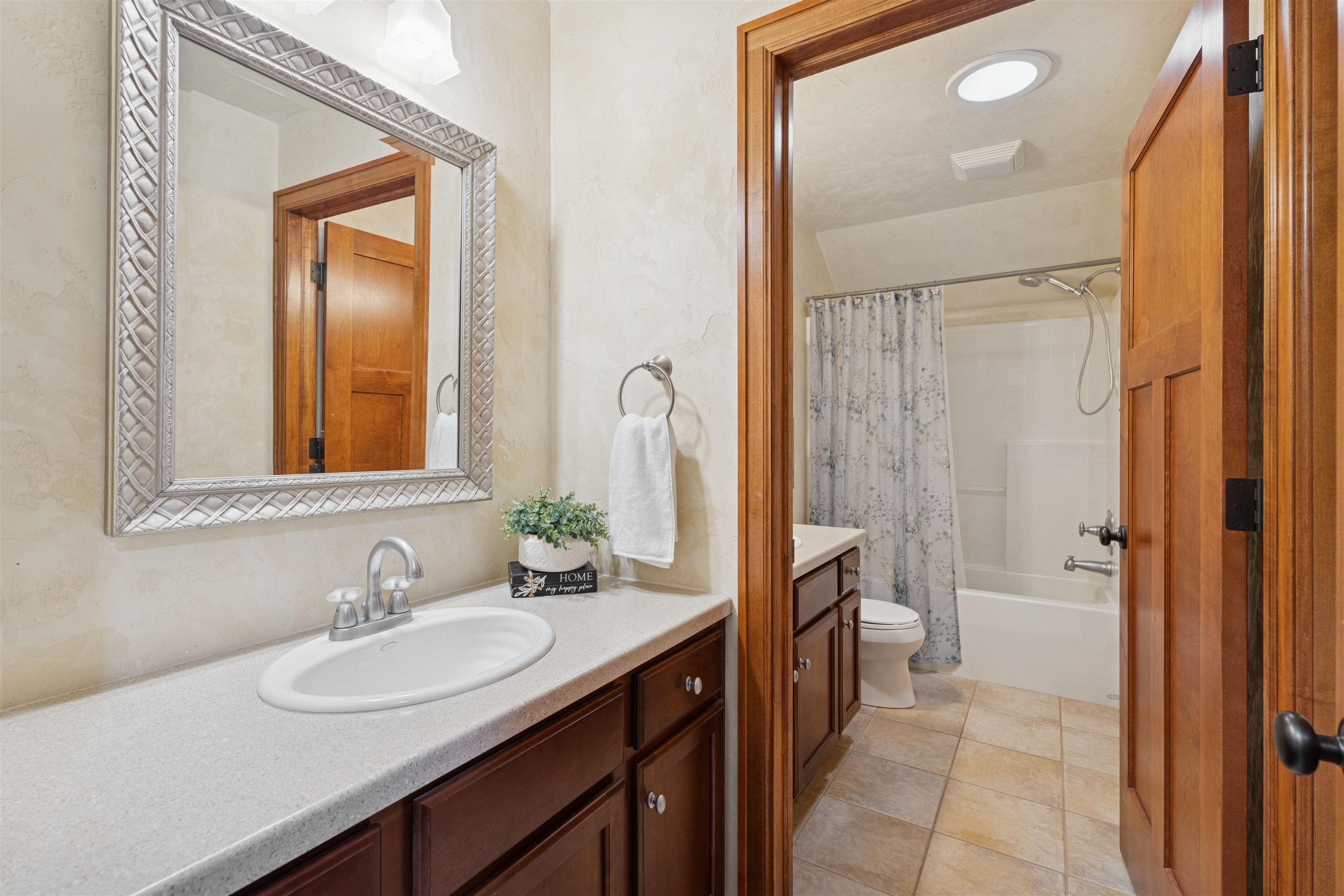 APPLETON, Wisconsin, 54913, United States, 4 Bedrooms Bedrooms, ,4 BathroomsBathrooms,Residential,For Sale,1942240